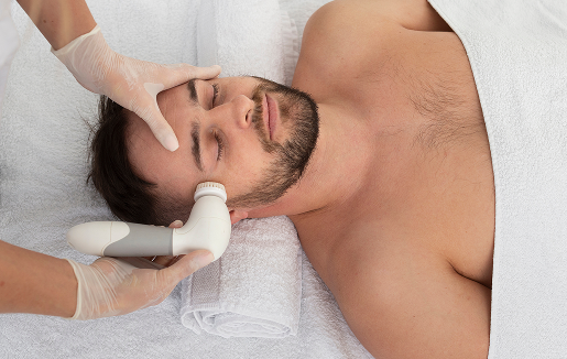 جلسة ليزر تحديد الذقن للرجال مع الرتوش